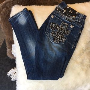 Dark/medium wash straight leg miss me jeans (w24)
